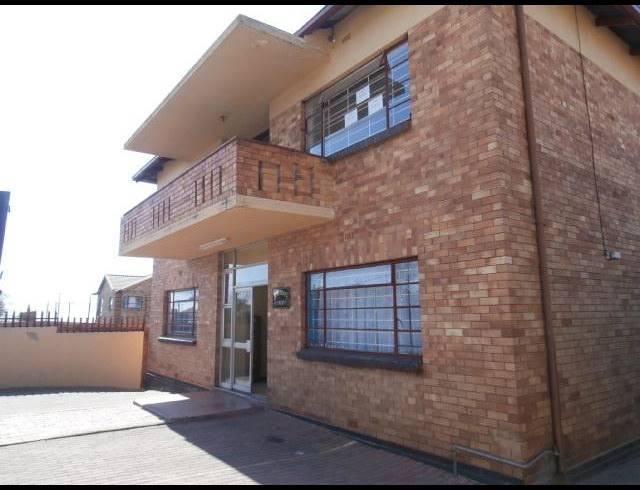 1 BEDROOM APARTMENT FOR SALE IN TOWNSVIEW